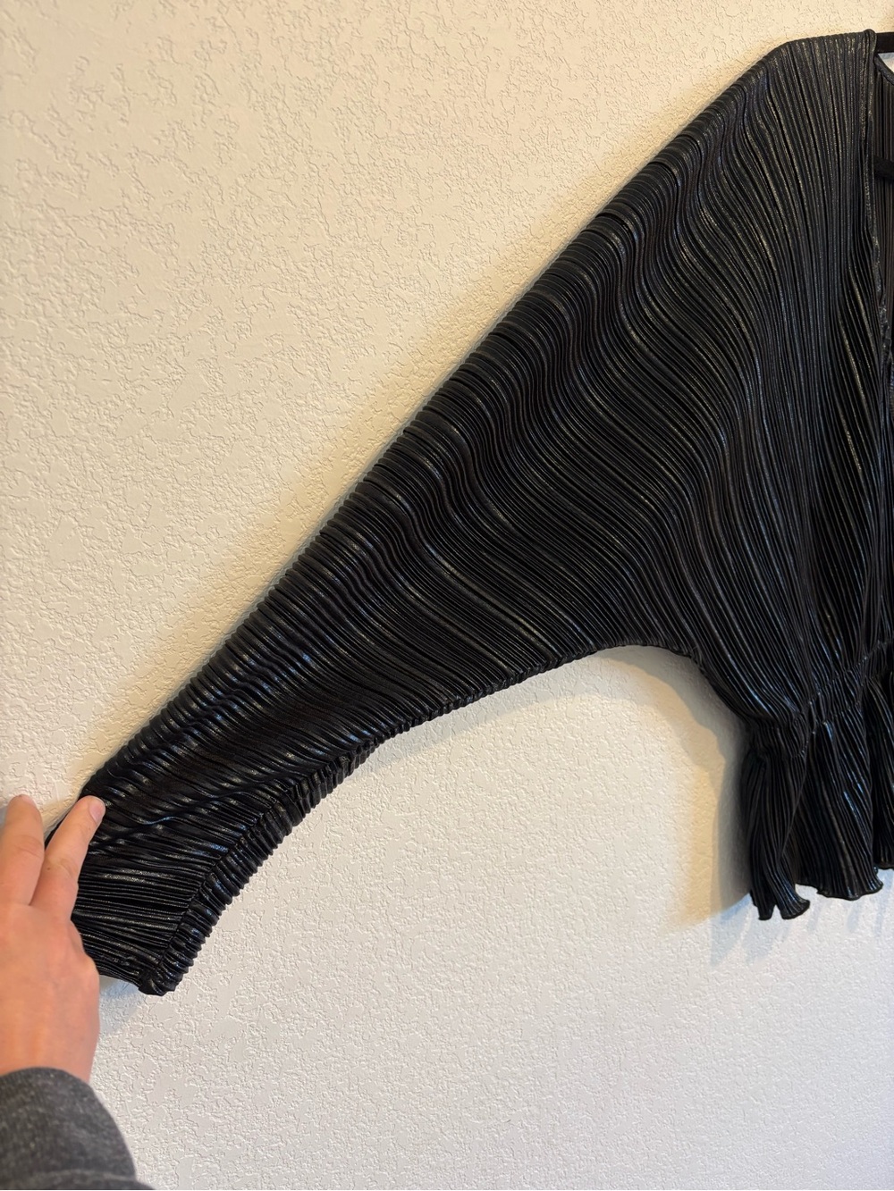 Good American Metallic Plissé Peplum Top Black Silver Pleated Blouse Size 3/4 - Picture 8 of 15
